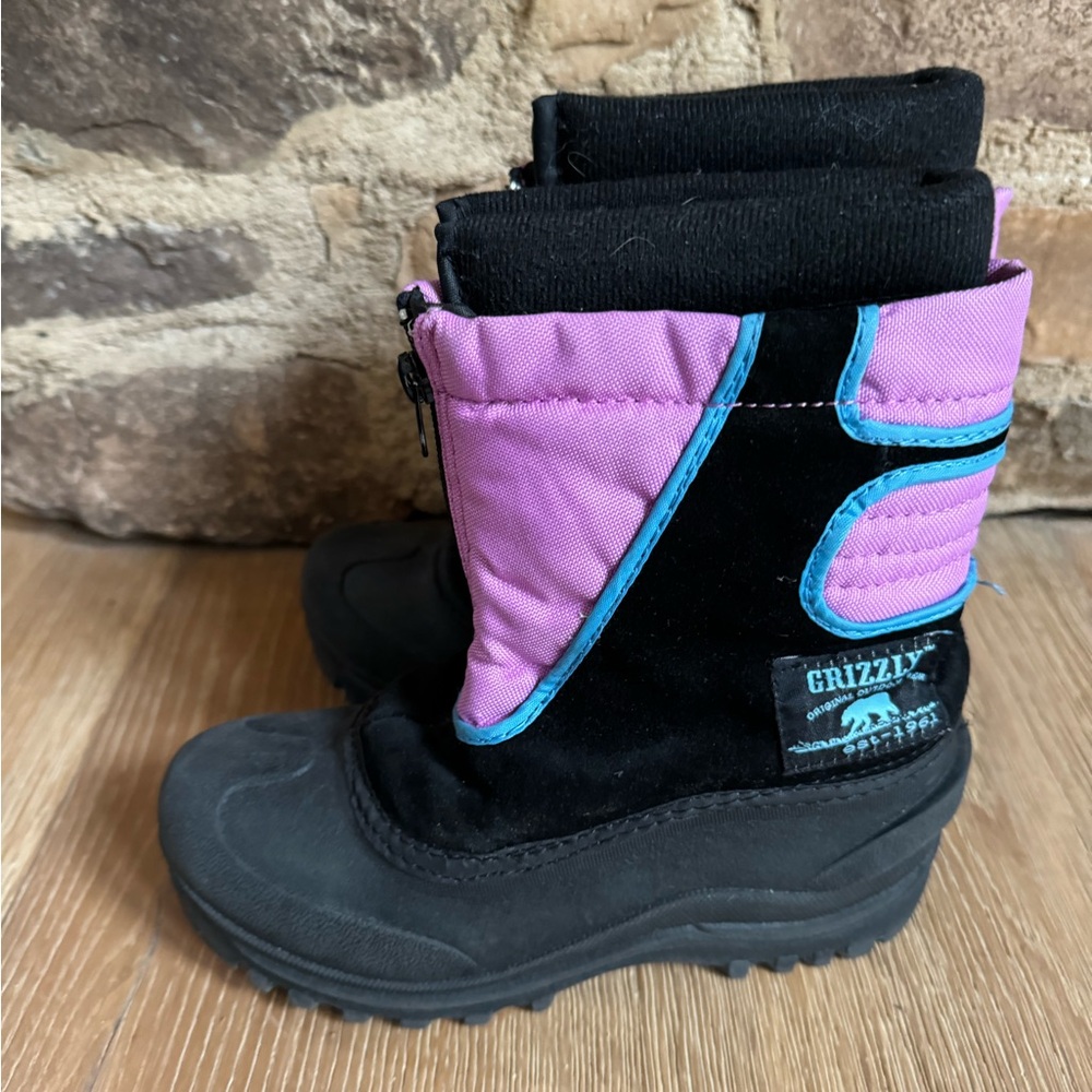 Kids waterproof snow boots size 2 price firm!
